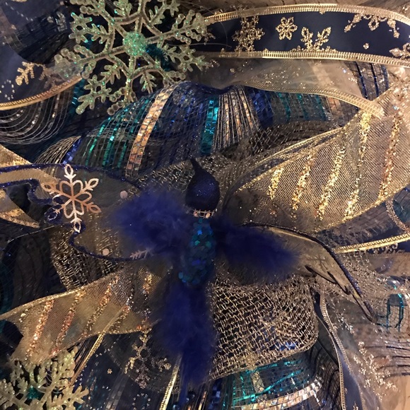 Blue & silver Christmas wreath - Picture 3 of 5